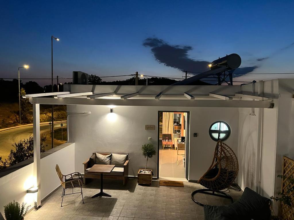 Airport Luxury Stay Артемида Екстериор снимка